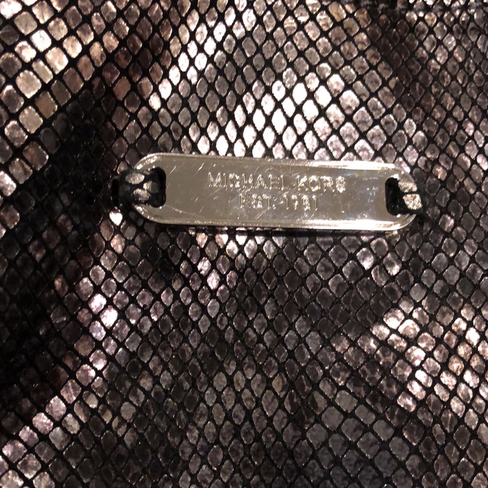 Michael Kors shoulder purse with accent chain - Picture 6 of 7